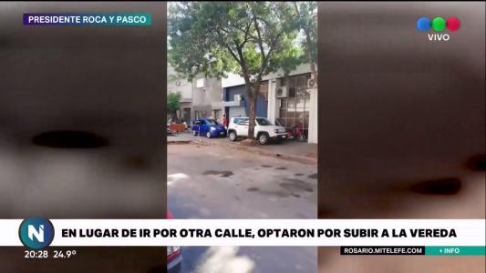 Imprudencia al volante: automovilistas circulan por la vereda para no dar la vuelta