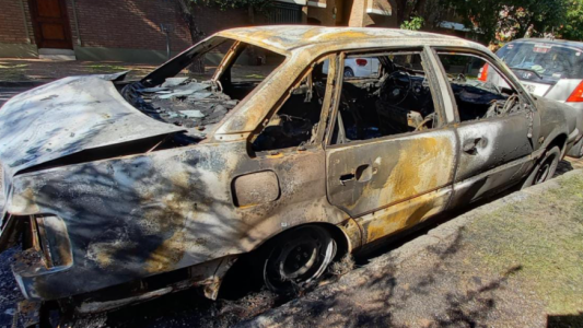 Al menos 6 autos fueron quemados durante la madrugada en Santa Fe