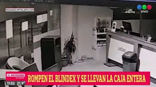 Robo y destrozos en una heladería del macrocentro