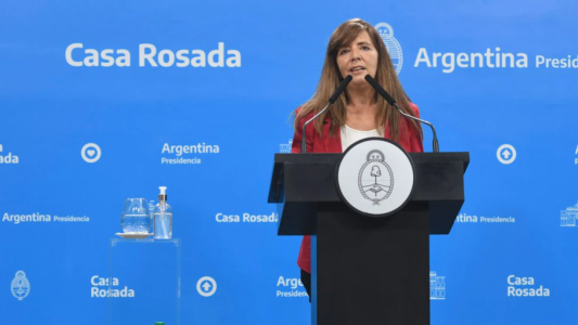 “Una medida puntual y momentánea”: el Gobierno defendió la restricción a los viajes al exterior