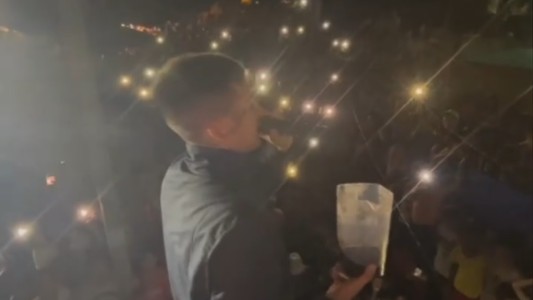 Insultando al público, L-Gante abandonó un show cuando tiraron una lata contra el escenario