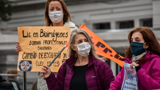 Descuentos masivos a profesionales de la salud auguran un fin de año conflictivo