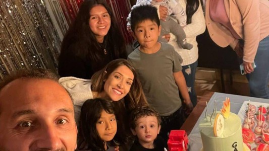 Futbolista solidario le regala un departamento a la niñera