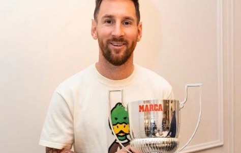 Messi compartió en las redes su octavo Trofeo Pichichi