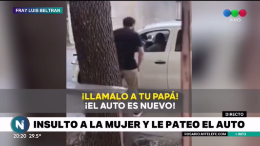 Le retuvieron el carnet al conductor violento que insultó y pateó el auto de una mujer