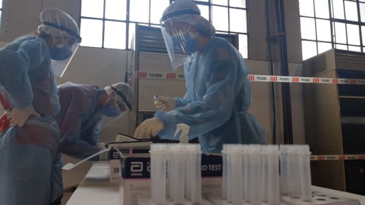 Coronavirus: estudian un posible brote de la variante ómicron en Córdoba