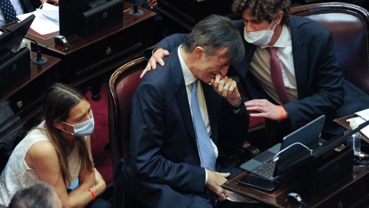 Esteban Bullrich dejó su banca en el Senado: “Abandono los honores, pero seguiré trabajando por un país mejor, el compromiso que asumí por mis hijos”