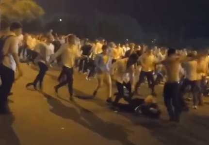 Egresados a las trompadas y patadas a la salida de fiesta en zona norte