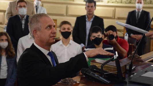 El Dr. Miguel Rabbia juró como senador provincial por el Departamento Rosario
