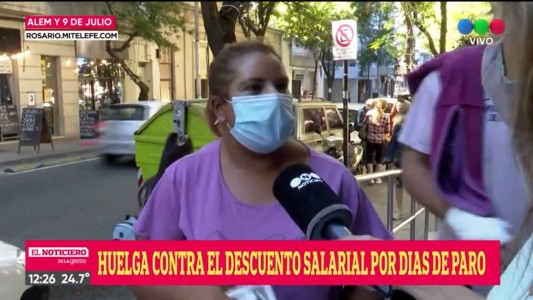 Profesionales de la salud realizan una protesta por descuentos salariales