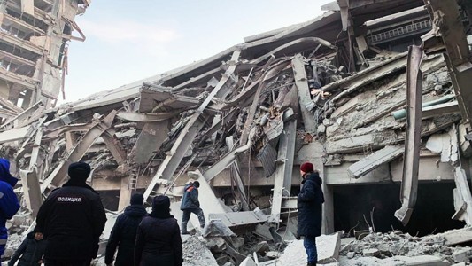 En una emergencia, un médico tuvo que amputarle las piernas a un obrero con un cuchillo y sin anestesia