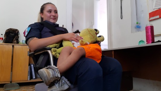 Encontraron un menor deambulando descalzo y solo en la calle