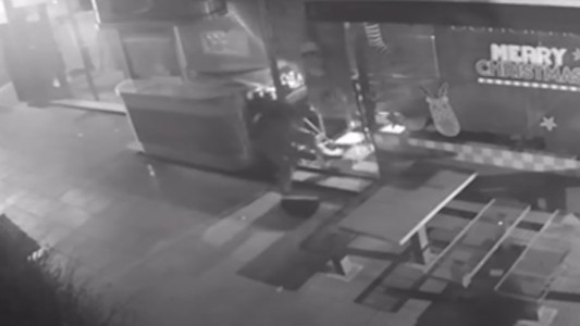 La banda de los adoquines que atemoriza a los comerciantes de City Bell