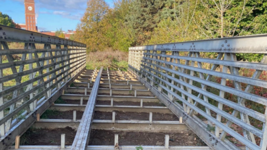 Acusaron a un hombre de robarse un puente de 18 metros y lo metieron preso