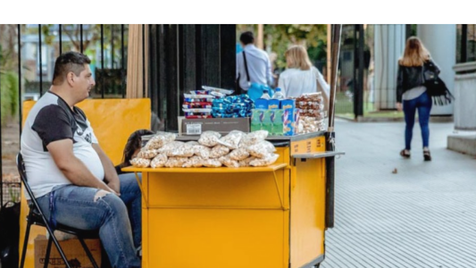 Dos tercios de quienes trabajan “en negro” no alcanzan a reunir un salario mínimo