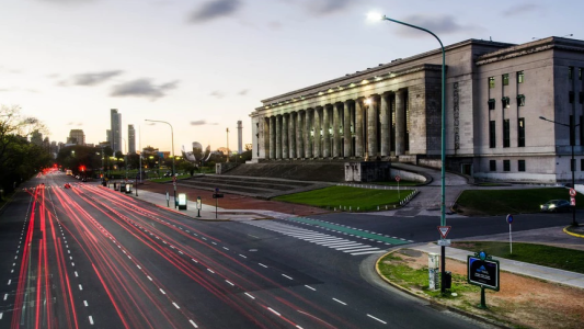 Polémica: la Corte ratificó que para inscribirse en la UBA se deberá contar con DNI argentino