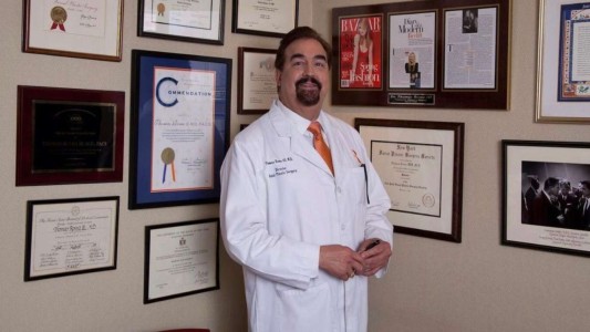 El caso del hombre con “la nariz con forma de pene” que se solucionó con un milagro navideño