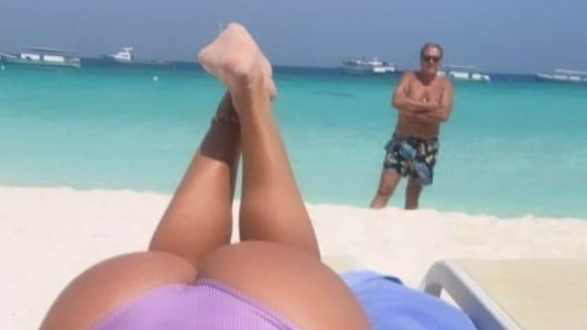 Las paradisíacas vacaciones de un legislador cuando se trataba el presupuesto