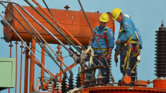 Combinación peligrosa: en plena ola de contagios y calor agobiante, la EPE tiene casi 400 empleados aislados