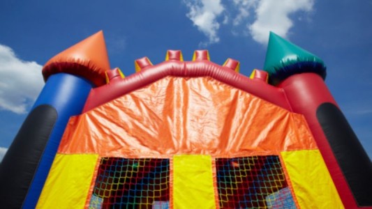 Murió una segunda nena tras el accidente en un castillo inflable: siete chicos heridos