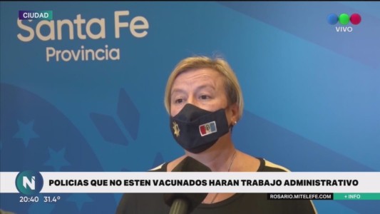 La provincia retira de las calles a los policías que no tengan las dos dosis