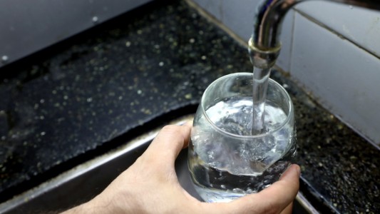 Ante la bajante y el calor, Aguas Santafesinas apela al compromiso ciudadano