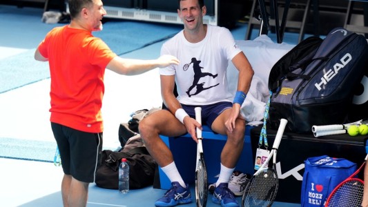 Mientras lucha por quedarse en Australia, Djokovic admitió "errores"