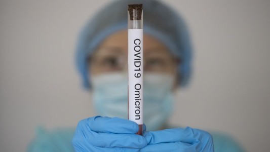 Estudio: ómicron genera menos internaciones y tiene menor mortalidad