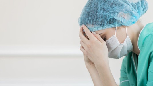 “Si mañana llegas a volver así vestida, no te subo más al colectivo”: la fuerte afirmación que le habría dicho un chofer a una profesional de la salud