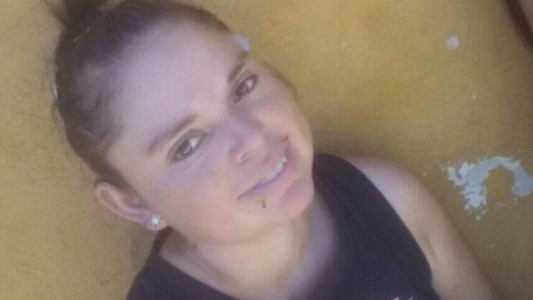 Vecinos denunciaron fuertes olores y la Policía encontró una mujer asesinada