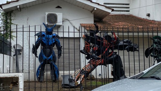 Los transformers del conurbano: decoró su casa como la famosa película y se volvió viral