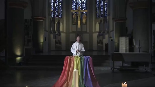 "No quiero esconderme más": católicos homosexuales protestan contra discriminación