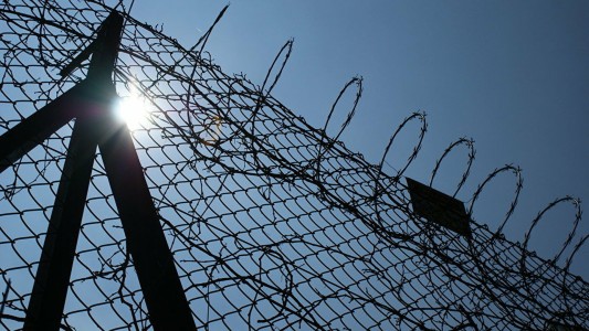 Cadáver de un bebé hallado en el tacho de basura de una cárcel: macabra revelación