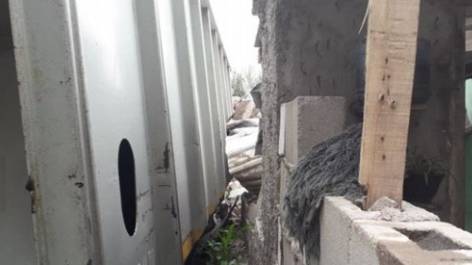 Córdoba: hicieron descarrilar un tren para saquearlo y casi provocan una tragedia