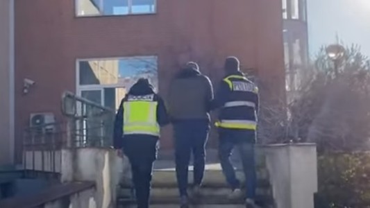 España: detuvieron a una enfermera argentina por vender pasaportes sanitarios truchos