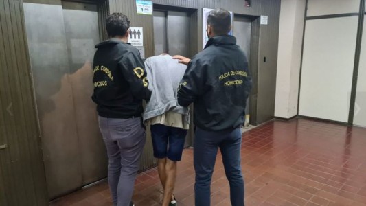 Un chico de 19 años mató a su mamá: investigan si jugaban a la ruleta rusa