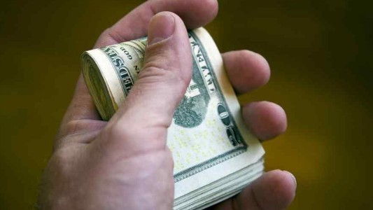 El dólar blue marca un nuevo récord: diferencia de 110% con la cotización oficial