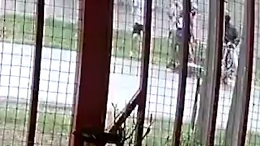 Motochorros de cacería: arrinconaron a dos adolescentes y les robaron todo - #REC