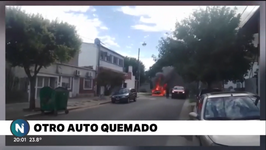 Sospechosa quema de un auto en barrio Belgrano