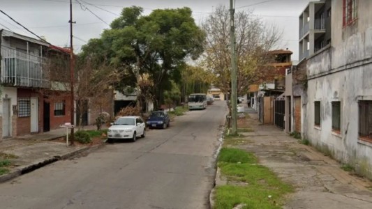 Un ladrón intentó asaltar a una pareja de jubilados, se disparó accidentalmente y murió