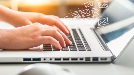 Quiso mandar su currículum, pero se equivocó y envió su calendario menstrual a 60 empresas