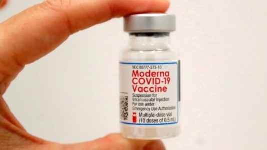 La vacuna de Moderna contra el coronavirus recibió la aprobación completa en Estados Unidos