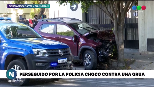 Terrible choque entre una camioneta en fuga y una unidad de auxilio
