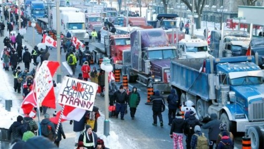 Caos en Canadá por la protesta de camioneros contra la vacunación obligatoria - #FlashChat