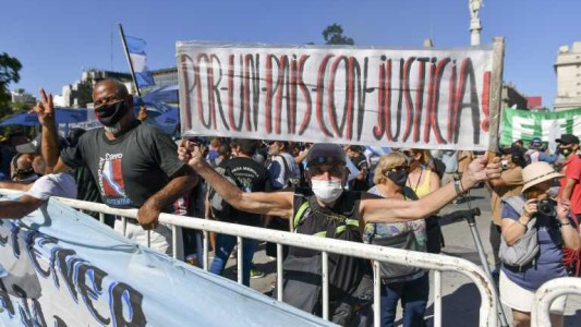 Marcha contra la Corte Suprema frente al Palacio de Tribunales