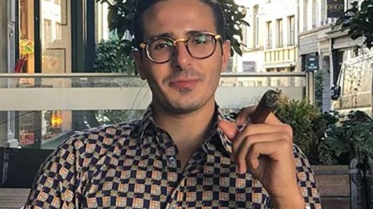 La lujosa vida del estafador de Tinder que llegó a Netflix