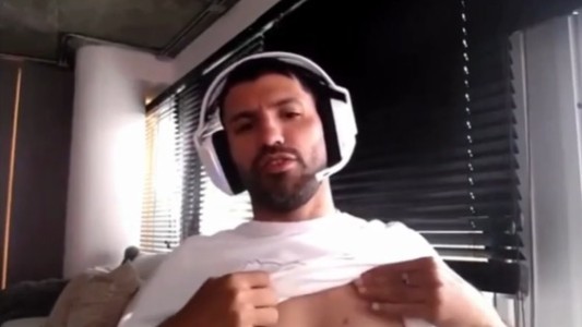 El Kun “Iron Man” Agüero mostró el chip que tiene en el pecho: “De noche tiro luces de colores”