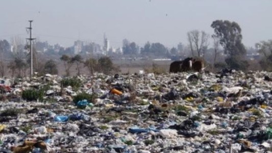 Un cartonero murió aplastado por un camión en Pergamino cuando juntaba material reciclable junto a su familia