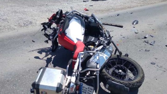 Un motociclista resultó herido en un fuerte choque en Roldán