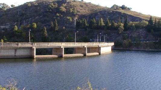 Dique Los Molinos: apareció flotando el cuerpo de un hombre